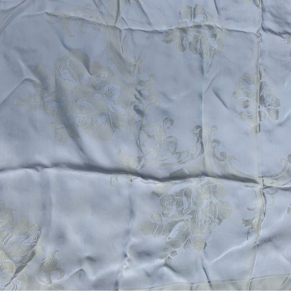 Table Cloth - Picture 5 of 5